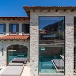 A Lyric Retreat Of Romance, Erato Kaş