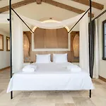 A Lyric Retreat Of Romance, Erato Kaş